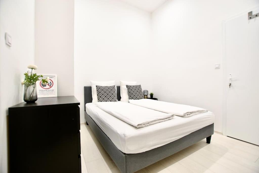 Standard Apartment By Hi5-St. King Mini Studio Budapest Esterno foto